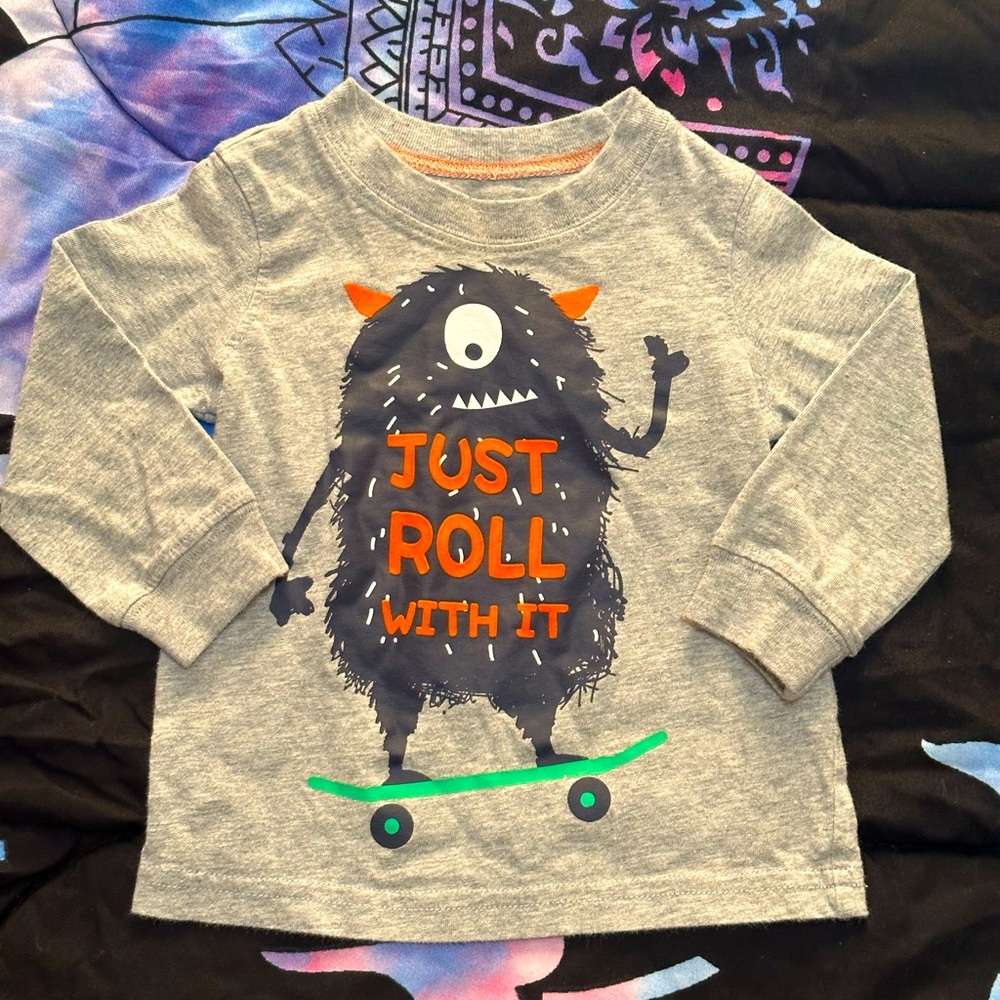 🌹🌹 Carter’s Glow in the dark tee 9M